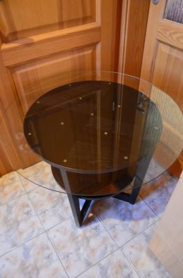 Eladó egy fekete színű, üveglapos, újszerű dohányzóasztal Dunakeszin0