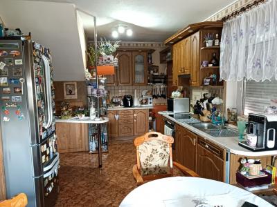 Eladó többszintes panorámás családi ház Vácon.0