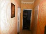 eladó Komáromban frekventált helyen 2.emeleti 2 szobás lakás!!1