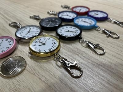 Színes zsebóra, kulcstartós óra0